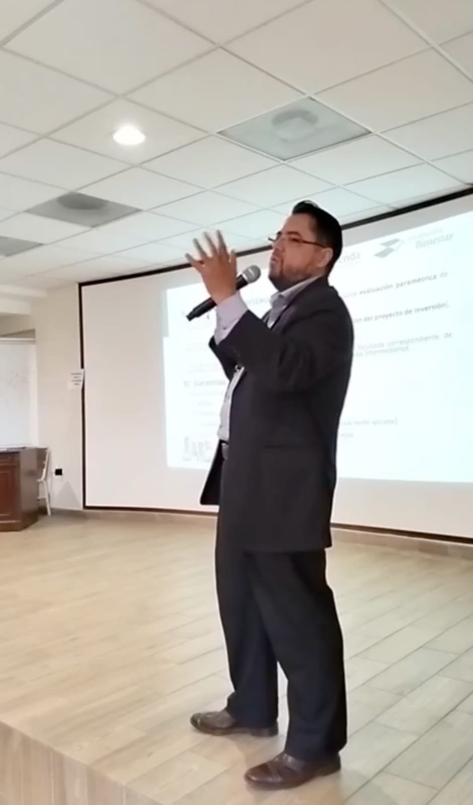 Mtro. Israel Martínez Lomelí